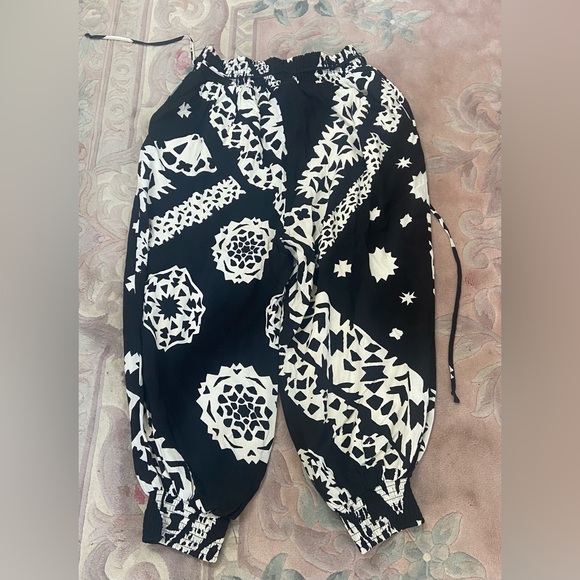 Anthropologie Pants - NWOT. Anthropologie black and white pattern joggers plus size 1X.